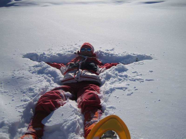  ¡Raquetas de nieve en la nieve! 
